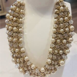 Elegant Gold and Pearl Necklace